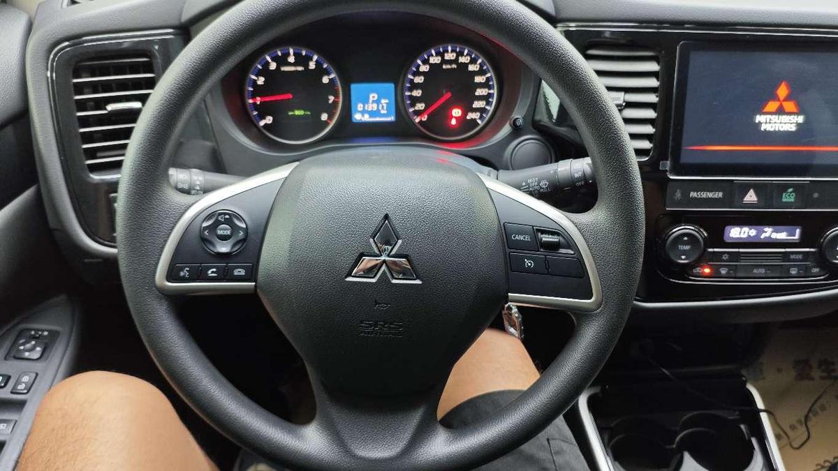 Mitsubishi Outlander 2.0L 2WD 5-seat, фото 8