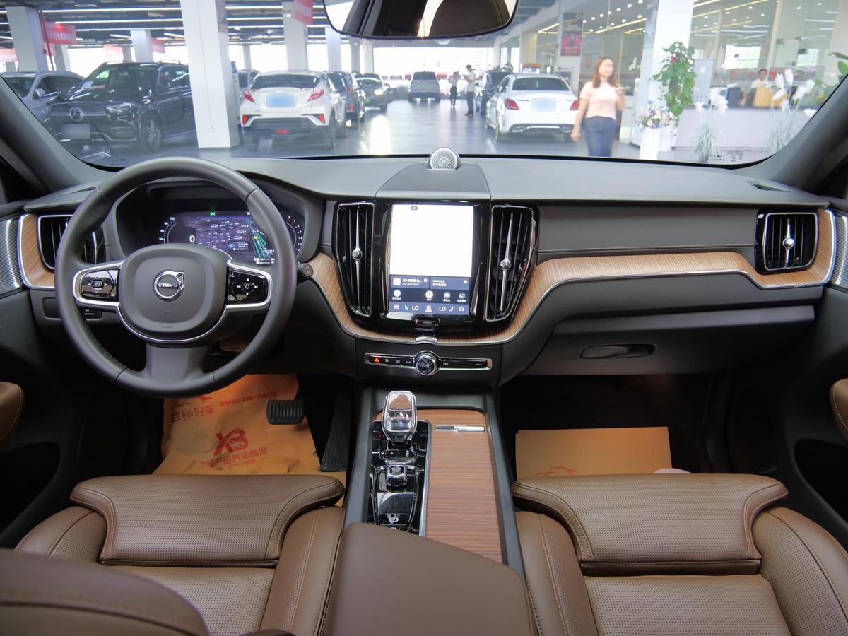Volvo XC60 PHEV T8 AWD Long Range Luxury, фото 9