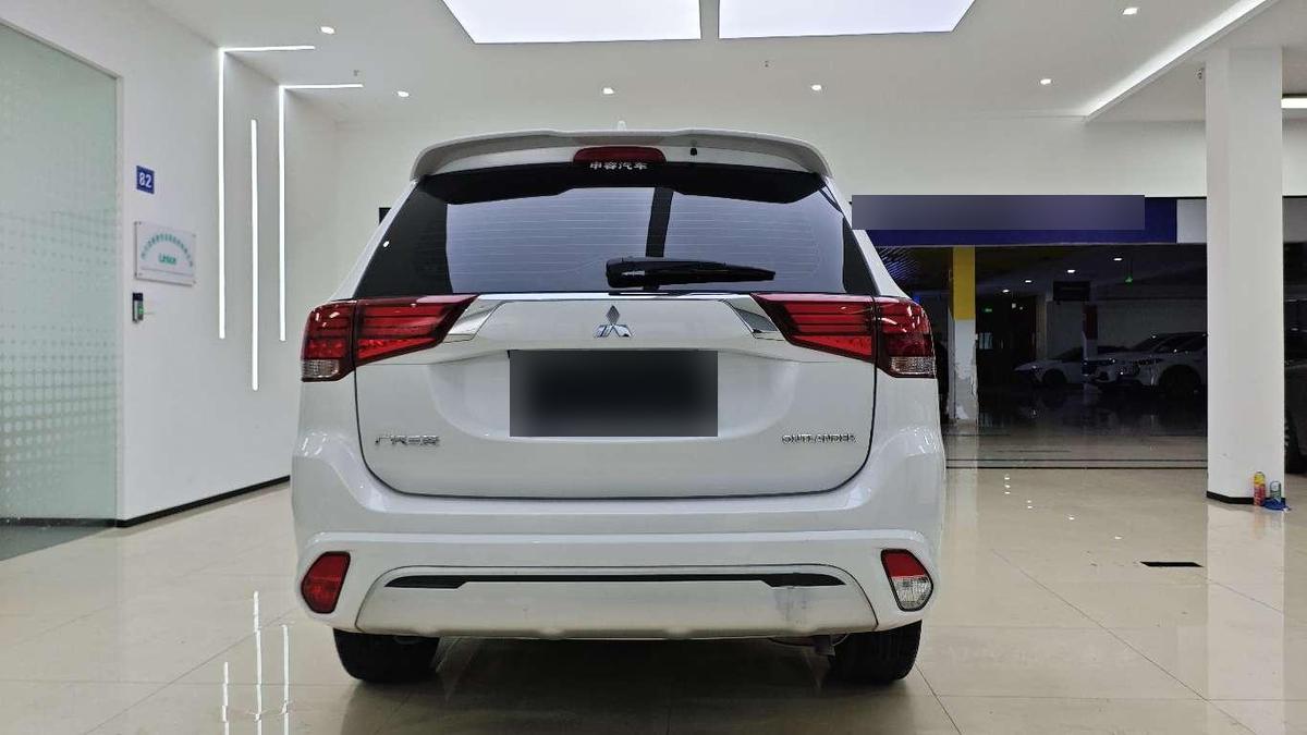 Mitsubishi Outlander 2.0L 2WD 5-seat, фото 4