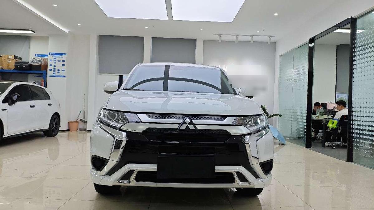 Mitsubishi Outlander 2.0L 2WD 5-seat, фото 2