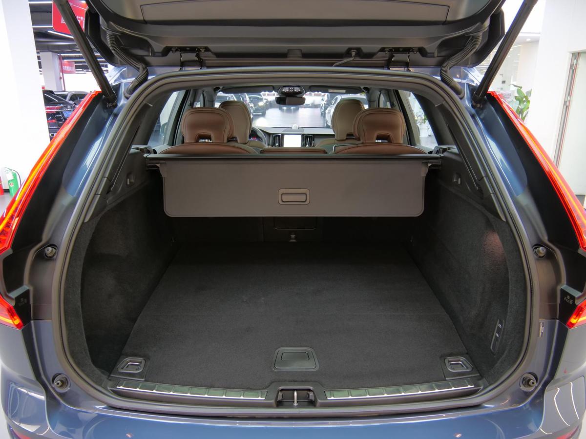 Volvo XC60 PHEV T8 AWD Long Range Luxury, фото 16