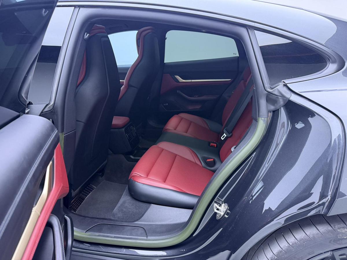 Porsche Taycan, фото 13