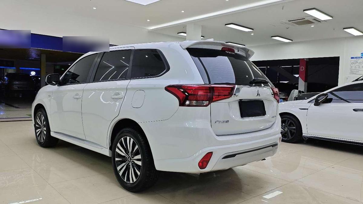 Mitsubishi Outlander 2.0L 2WD 5-seat, фото 5