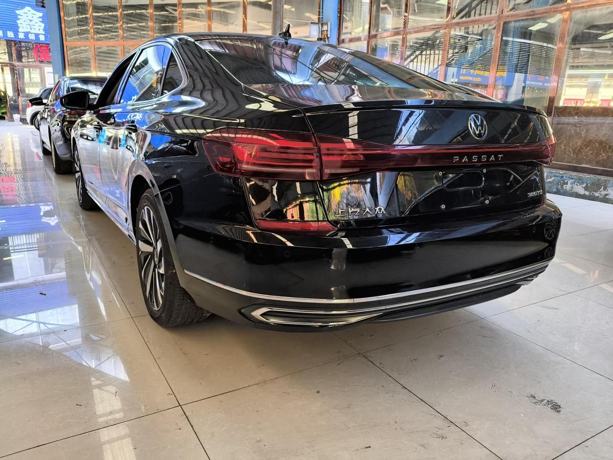 Volkswagen Passat 380TSI Luxury