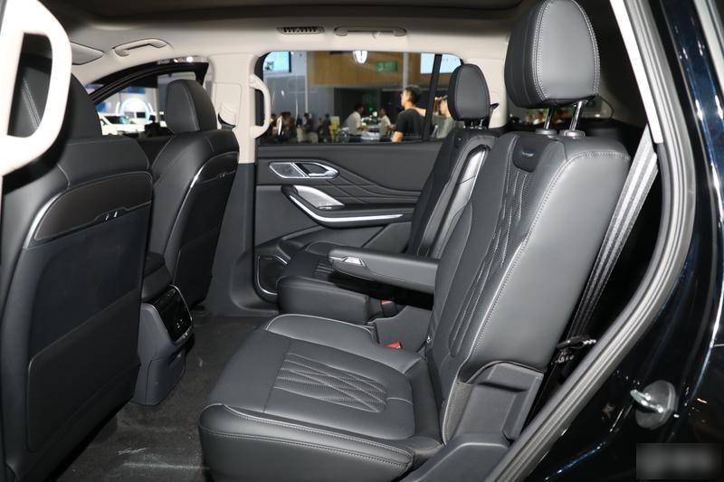 Hongqi HS7 PHEV 2.0T AWD 6-seat, фото 6