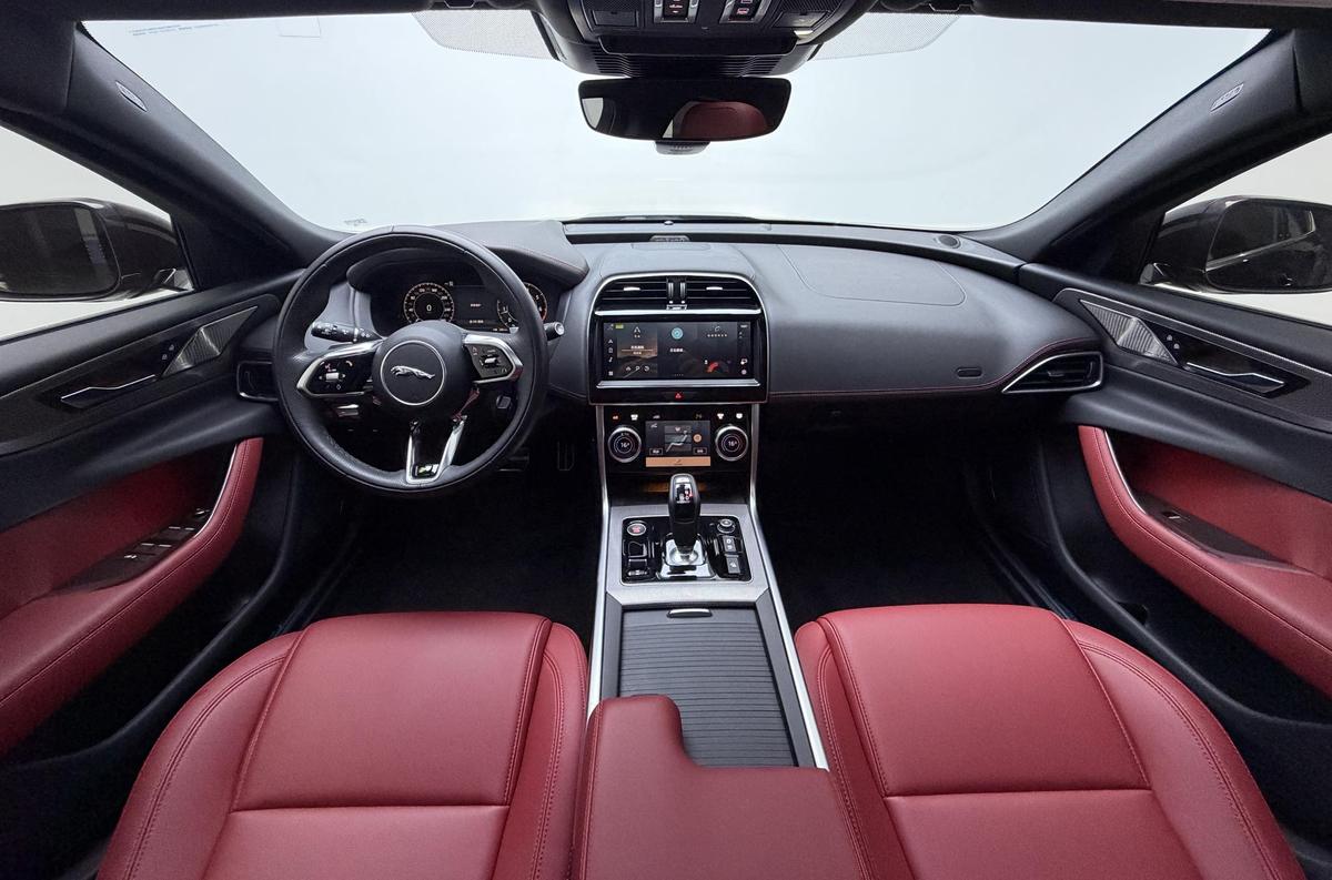 Jaguar XEL 2.0T R-Dynamic S Sport, фото 9