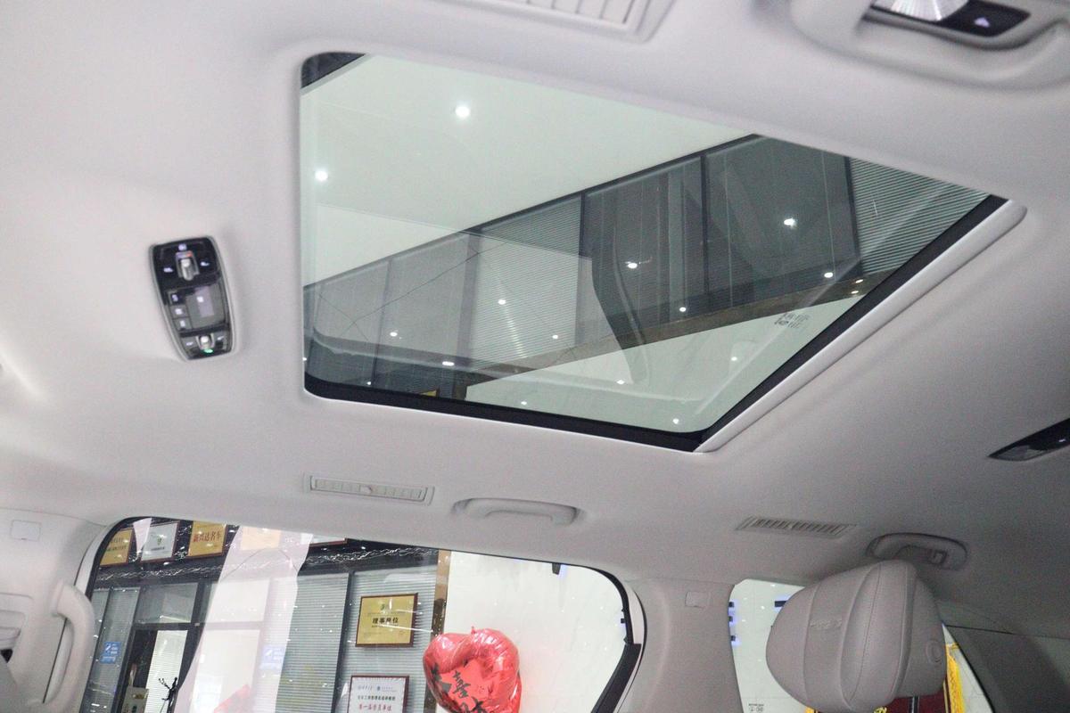 Roewe iMAX8 400TGI, фото 9