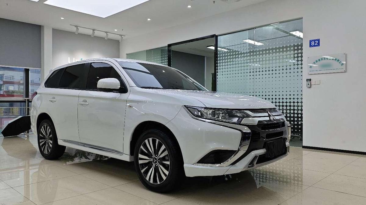 Mitsubishi Outlander 2.0L 2WD 5-seat, фото 3