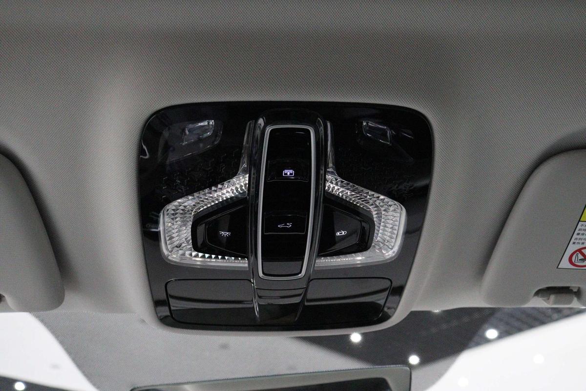 Roewe iMAX8 400TGI, фото 14