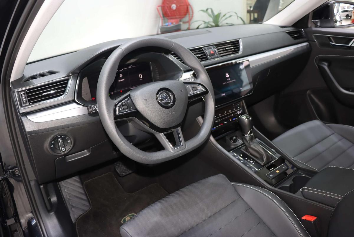 Skoda Superb TSI280 DSG Premium, фото 10
