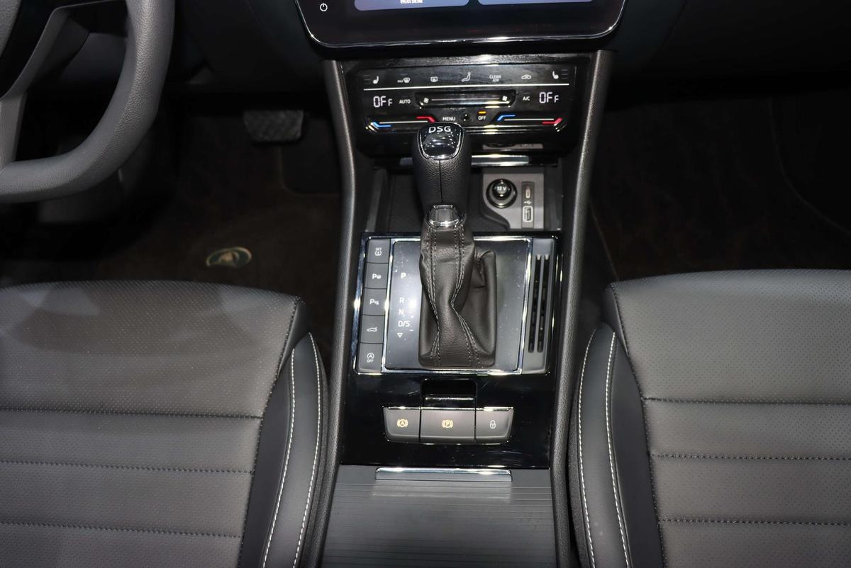 Skoda Superb TSI280 DSG Premium, фото 15